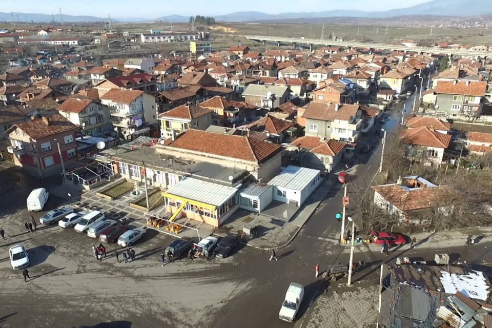 Работници от Сливенско и Монтанско живеят на палатки в масивите в близост до огнището на коронавирус в Кюстендил.
„Панаир на безотговорността”- така кметът...