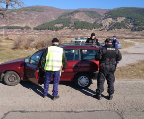 Шестима в ареста след полицейска акция в Твърдица