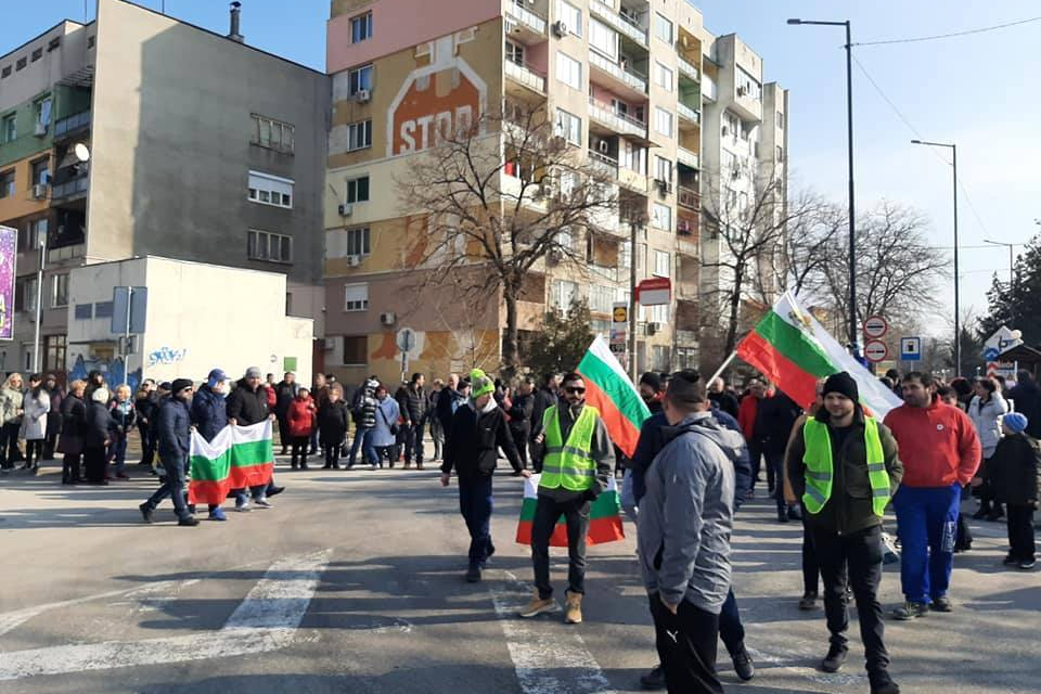 Около 3000 подписа против преминаването на тирове през жилищните квартали на Силистра събраха гражданите в поредния си протест. Той бе седми за последните...