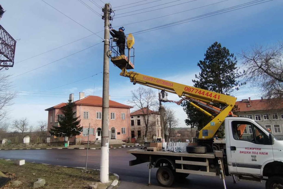 Община Стралджа успешно стартира на 2 януари 2024 г. строително-ремонтните дейности по подмяна на уличното осветление в град Стралджа и всички 21 населени...