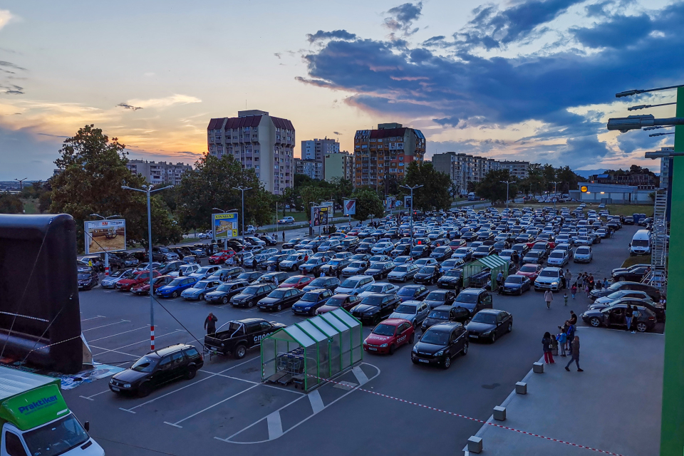 „Ямбол държи рекорда за най-масово посещение на автокино! Изключително съм щастлив и благодарен на ямболлии за топлото посрещане и им пожелавам приятно...