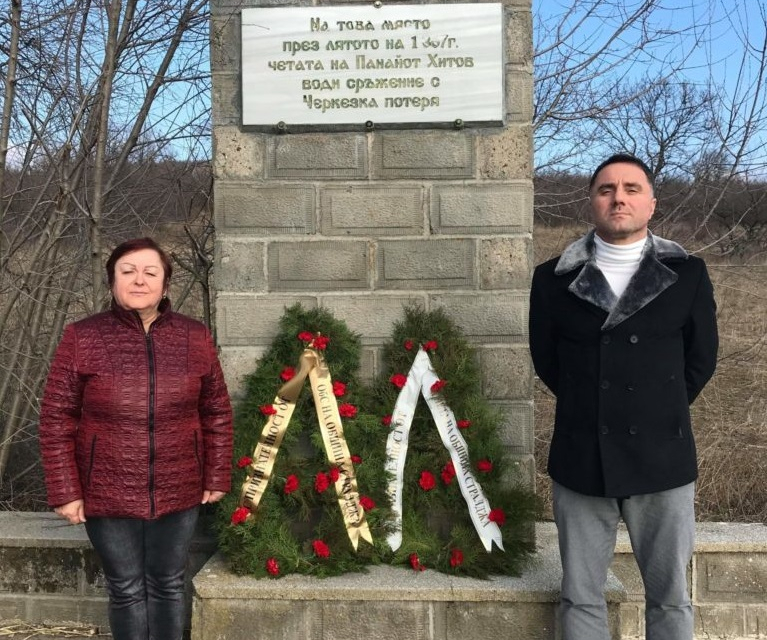 С поднасяне на венци и цветя пред паметната плоча на Панайот Хитов граждани на Стралджа отбелязаха 142 години от Освобождението на града от турско робство....