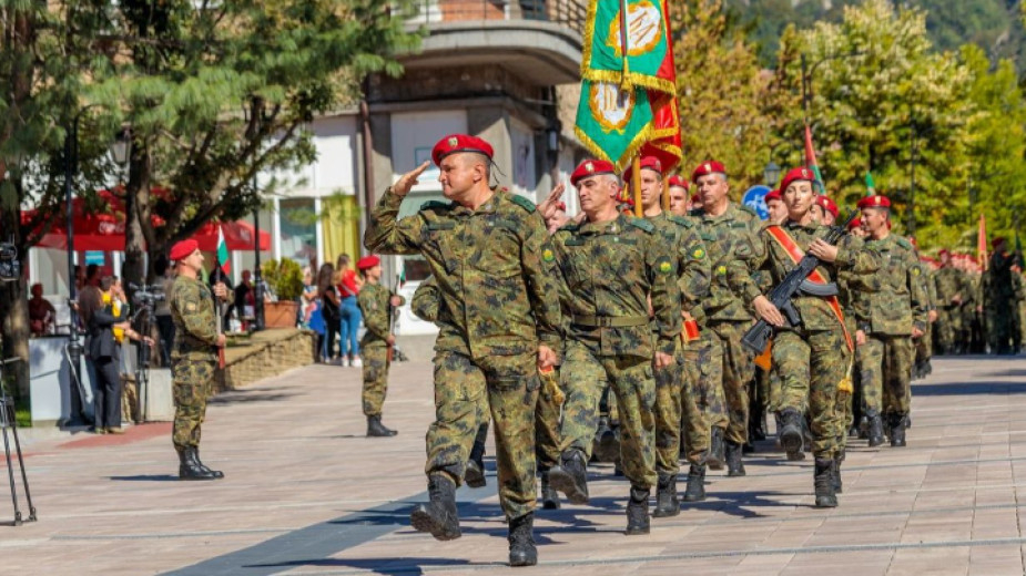 Сухопътните войски отбелязват своя празник. Датата е избрана в чест на победата на младата българска войска при Сливница в Сръбско-българската война.
Празникът...