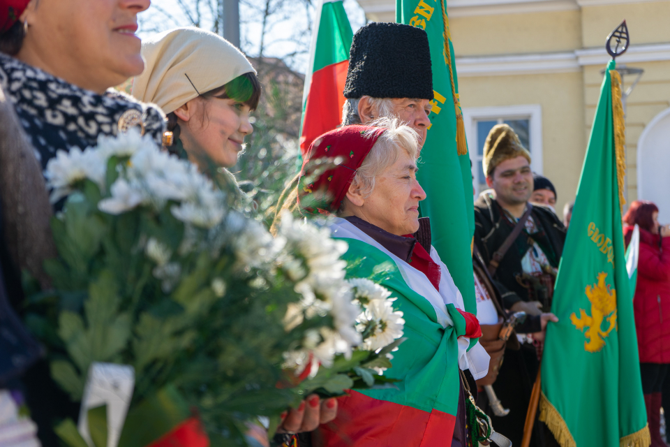 Община Ямбол почете Националния празник на Република България Трети март и 143-та годишнина от Освобождението от османско робство.
Празничната програма...