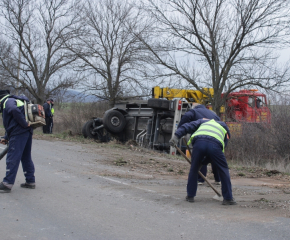 Цистерна с вино се обърна край село Окоп