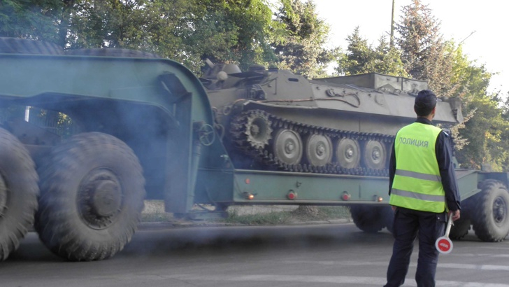 Военнослужещи и техника от състава на Сухопътните войски, участвали в учението "Отбранителен щит - 21", от днес ще се предислоцират от учебния полигон...