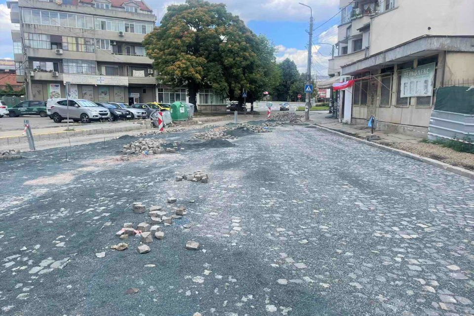 Улица „Атанас Кратунов“ в Ямбол, от кръстовището, в което се пресича с улица „Жеко Андреев", ще бъде затворена за движение за моторни превозни средства...