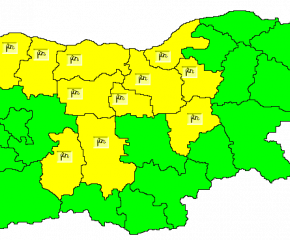 Валежите спират, обявиха жълт код за силен вятър в Сливен и още 11 области
