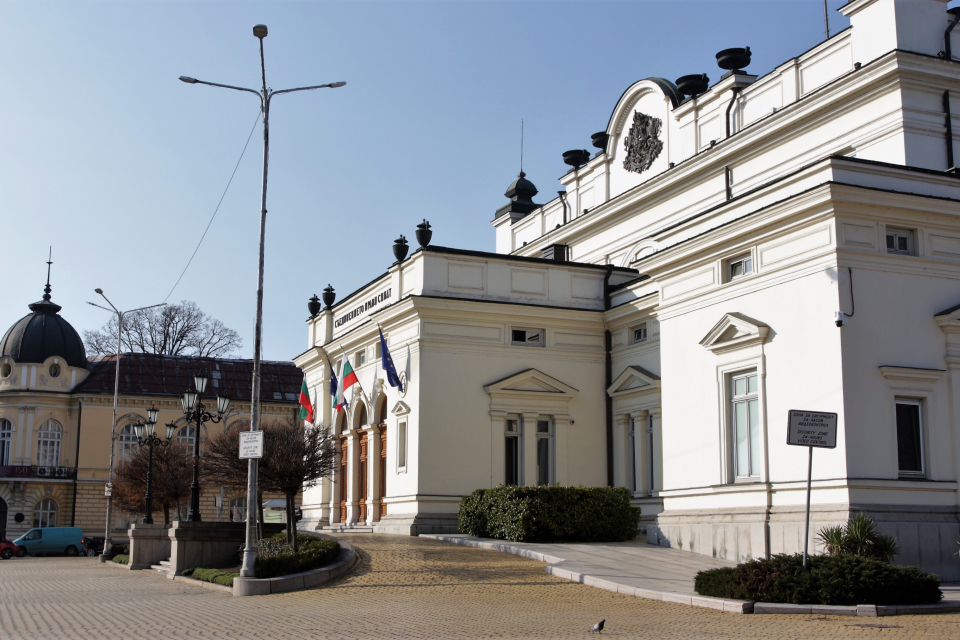 Законът за приемането на еврото ще бъде внесен до месец в Народното събрание, съобщи зам.-министърът на финансите Методи Методиев по време на дискусия...