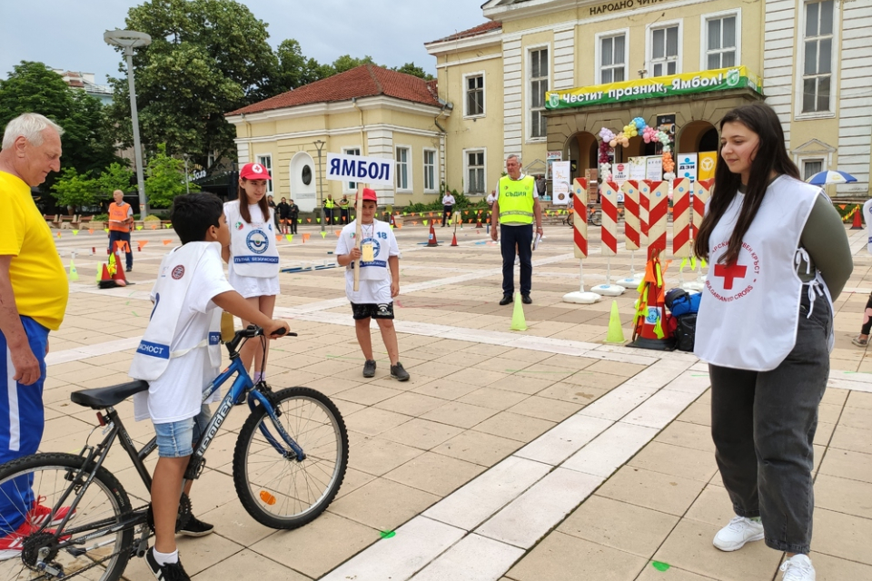 На 17 и 18 юни Ямбол е домакин на третия кръг от републиканския шампионат по пътна безопасност и приложно колоездене „Да запазим децата на пътя“.
Шампионатът...