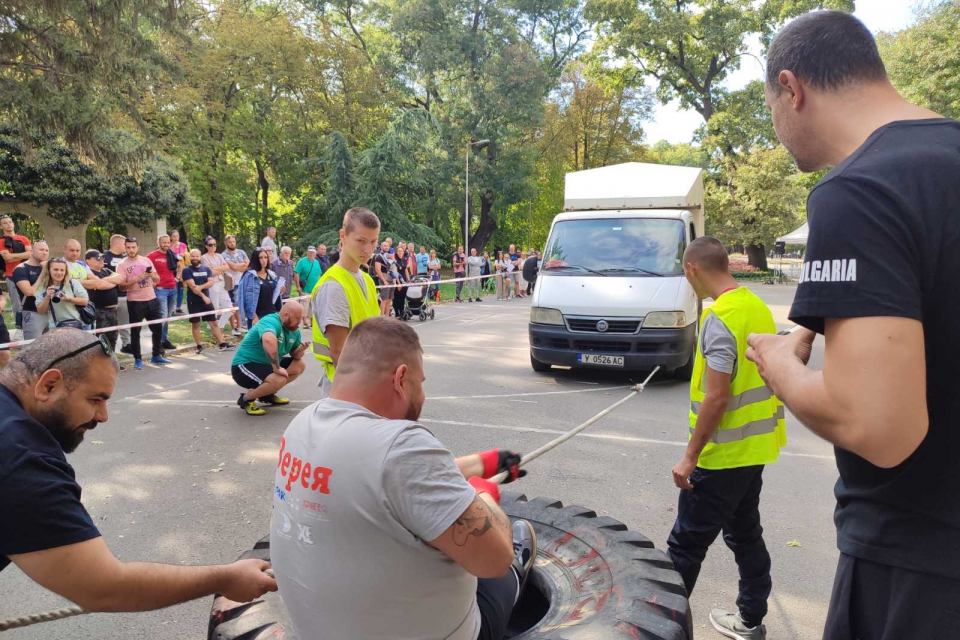 На 9 октомври, неделя, в Градския парк на Ямбол се проведе благотворителното състезание по дърпане и вдигане на тежести Power Man Amateur. Спортната проява...