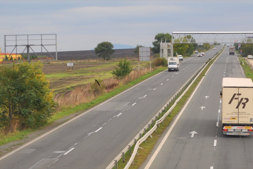 От 19-ти до 22-ри юли движението по Подбалканския път I-6 при входа на Бургас ще се осъществява двупосочно в платното за София, съобщиха от Агенция „Пътна...