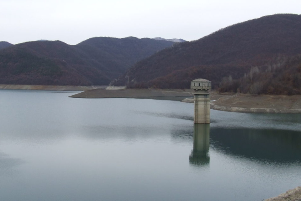 Министерството на околната среда и водите (МОСВ) апелира да се предприемат спешни действия заради ограничените водни обеми в язовирите. 


Девет от...