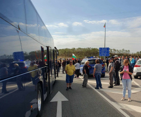 Заради протестите: Затруднения в движението и обходни маршрути