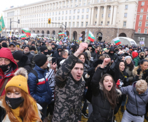 Заведенията спират протеста си срещу Covid мерките