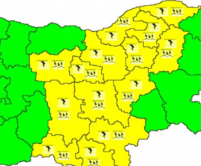 Жълт код за дъждове и градушки за 14 области